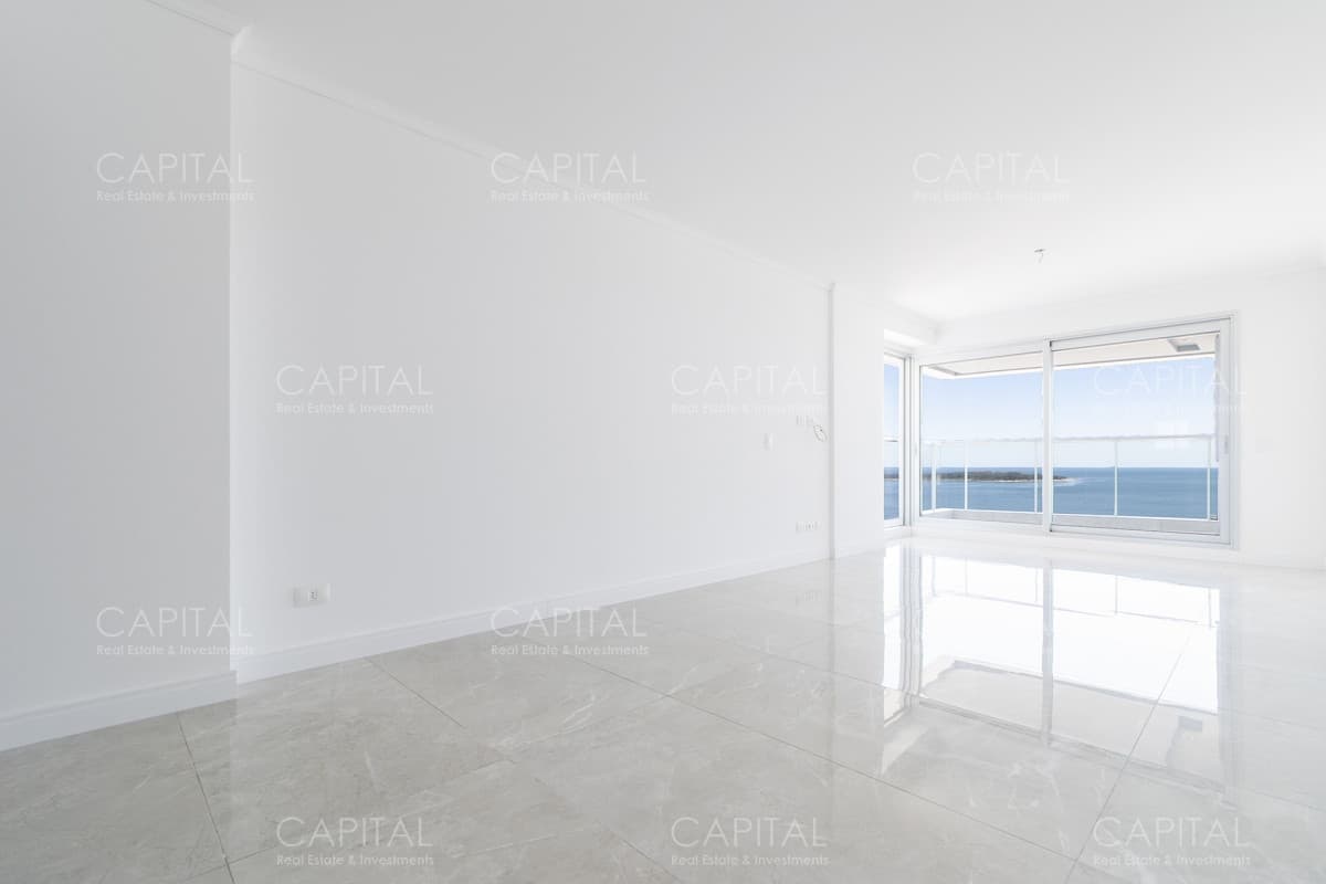 Miami Boulevard de dos dormitorios en venta, Playa Mansa, Punta del Este
