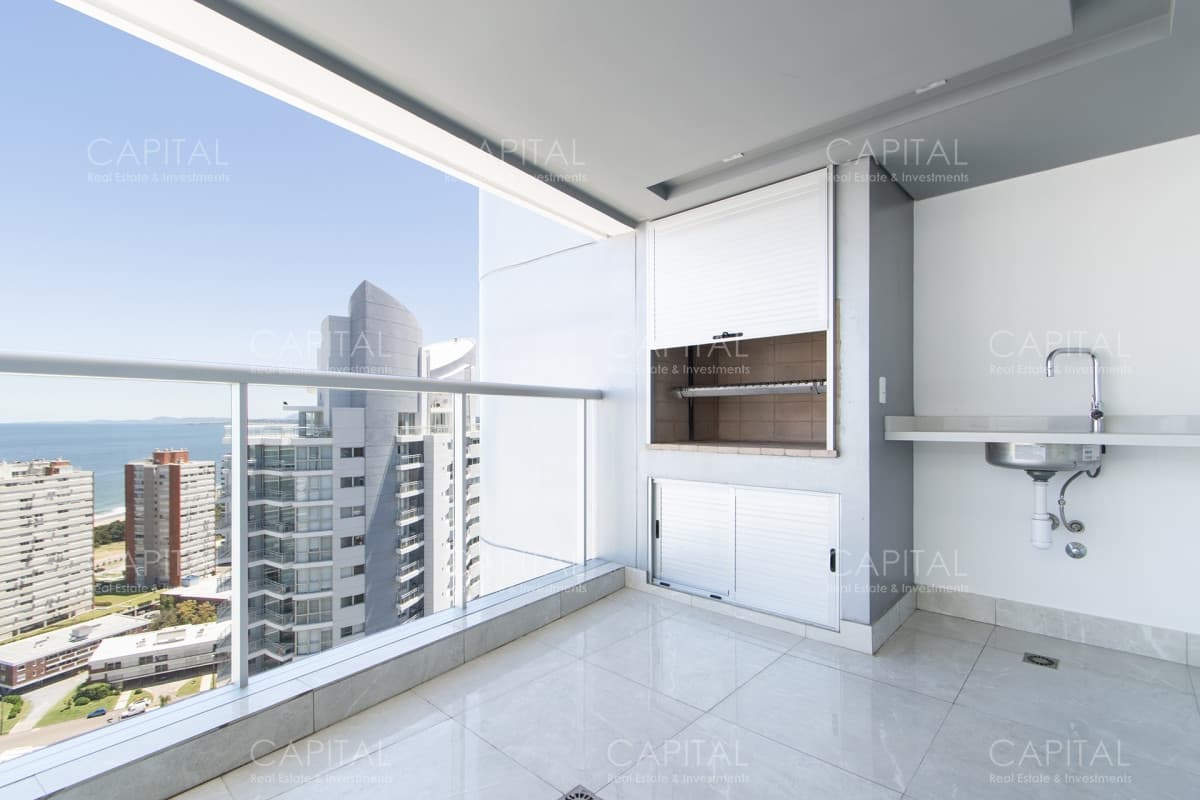 Miami Boulevard de dos dormitorios en venta, Playa Mansa, Punta del Este