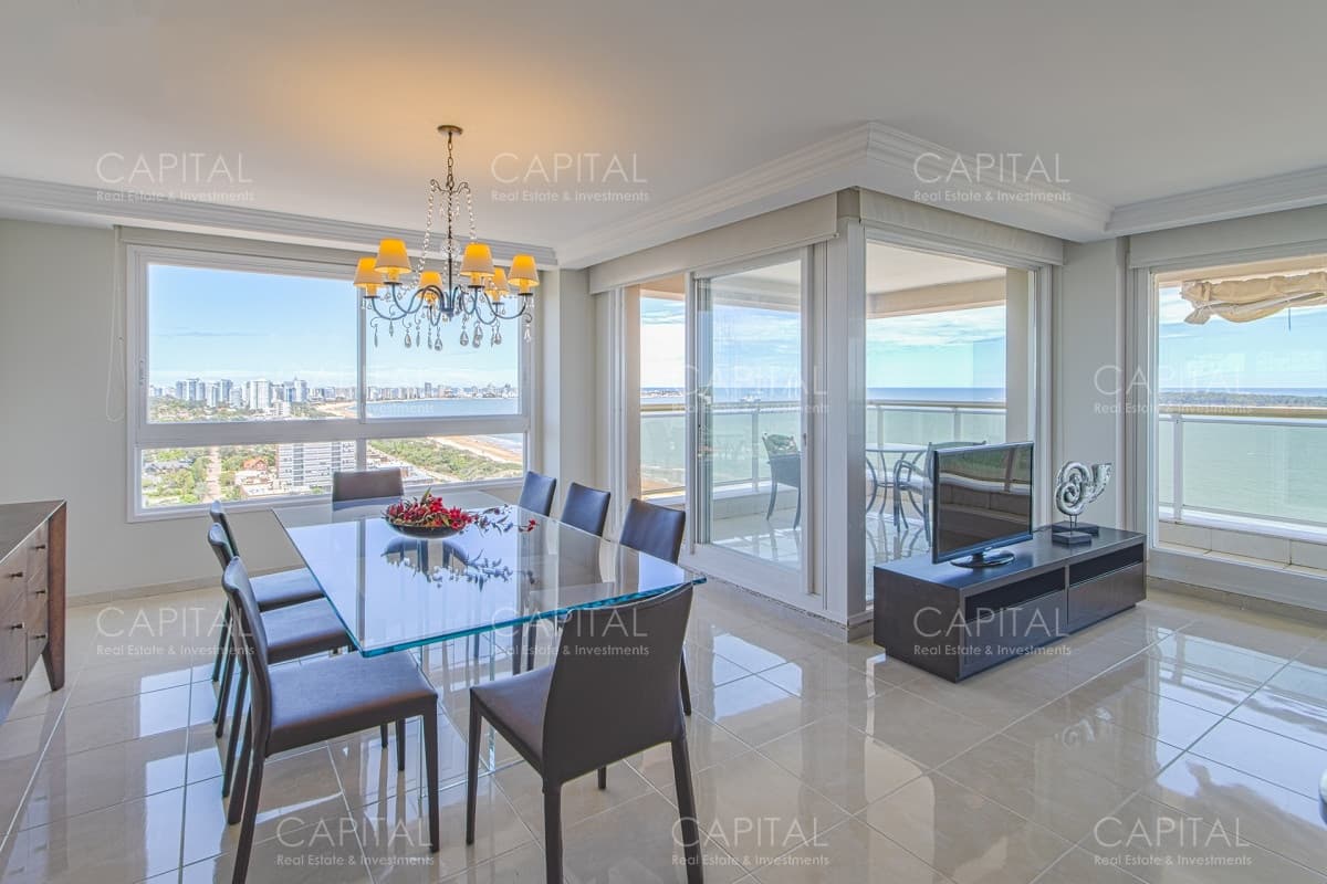 Apartamento en Le Jardin de tres dormitorios y dependencia de servicio en Venta Punta del Este en venta