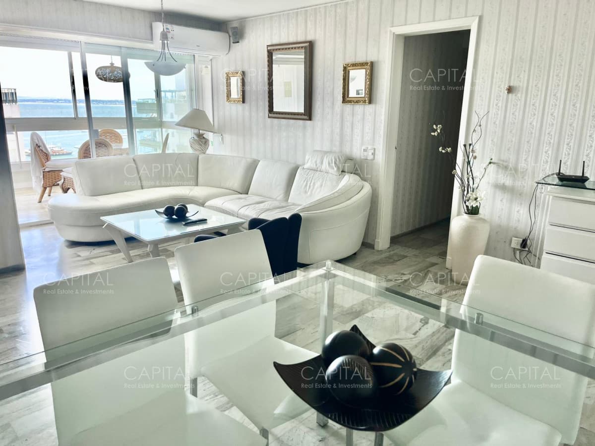 Apartamento de tres dormitorios en Peninsula de Punta del Este en Venta