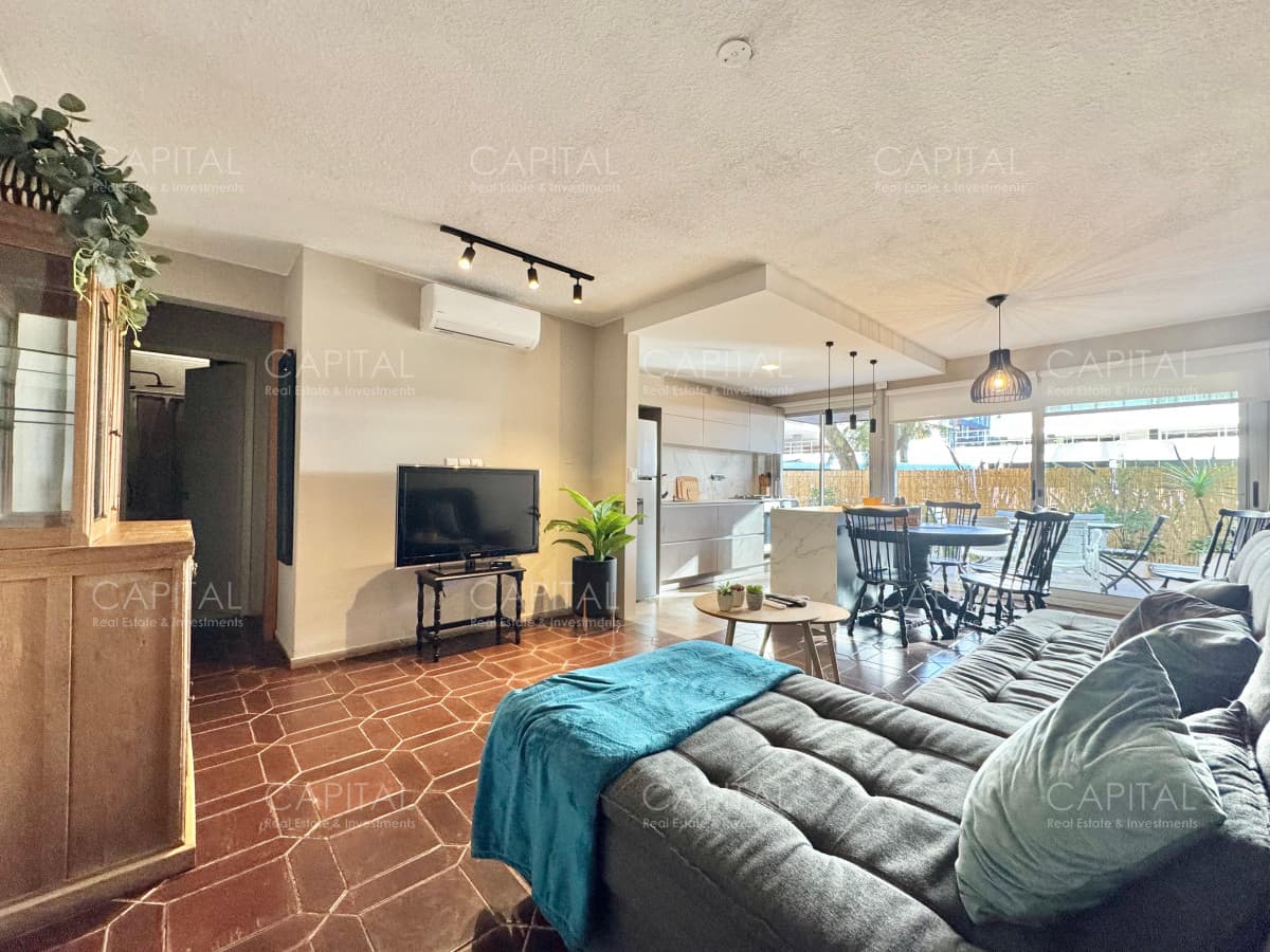 Apartamento de dos dormitorios en alquiler anual, Punta del Este.