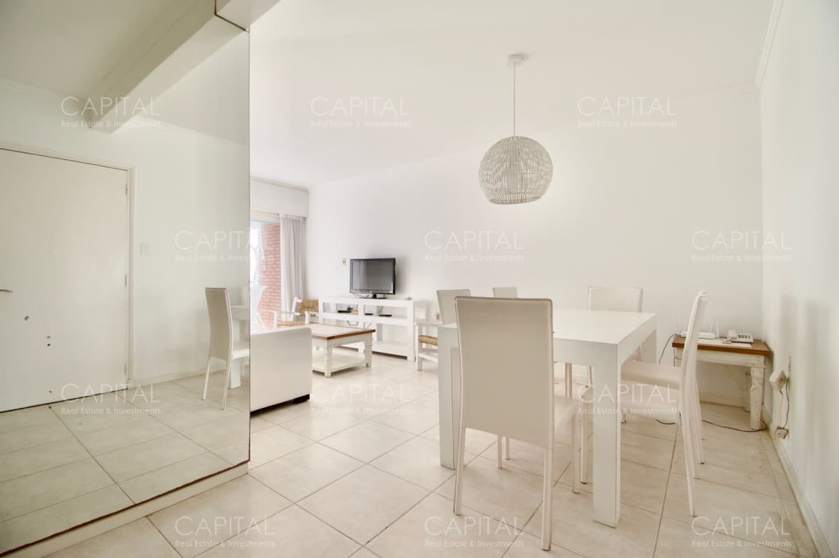 Apartamento de dos dormitorios con vista al mar en Playa Mansa