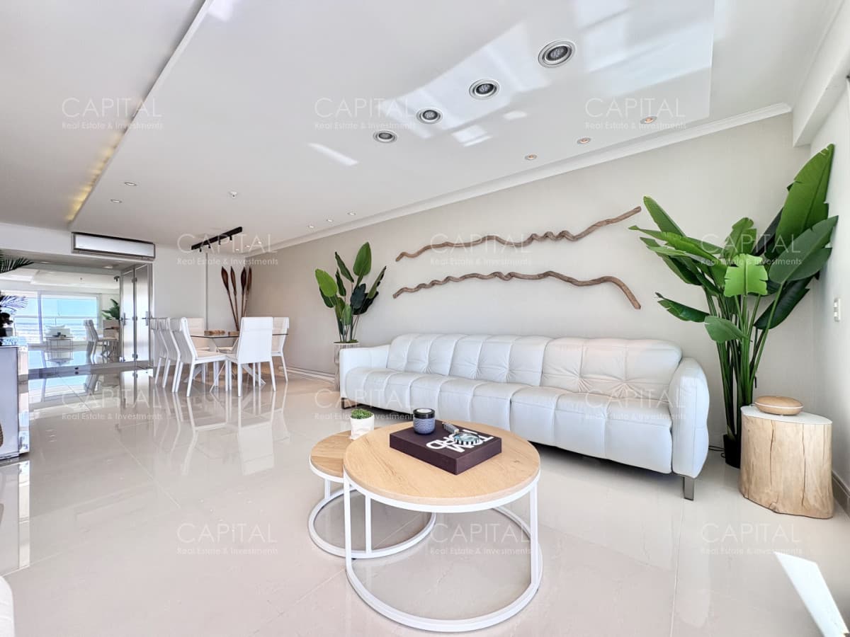 Miami Boulevard de tres dormitorios y dependencia en Venta