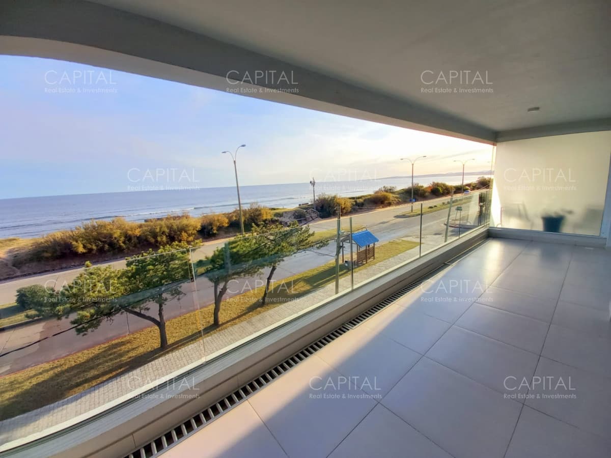 Apartamento Frente al Mar en Venta Dos Dormitorios y Servicio