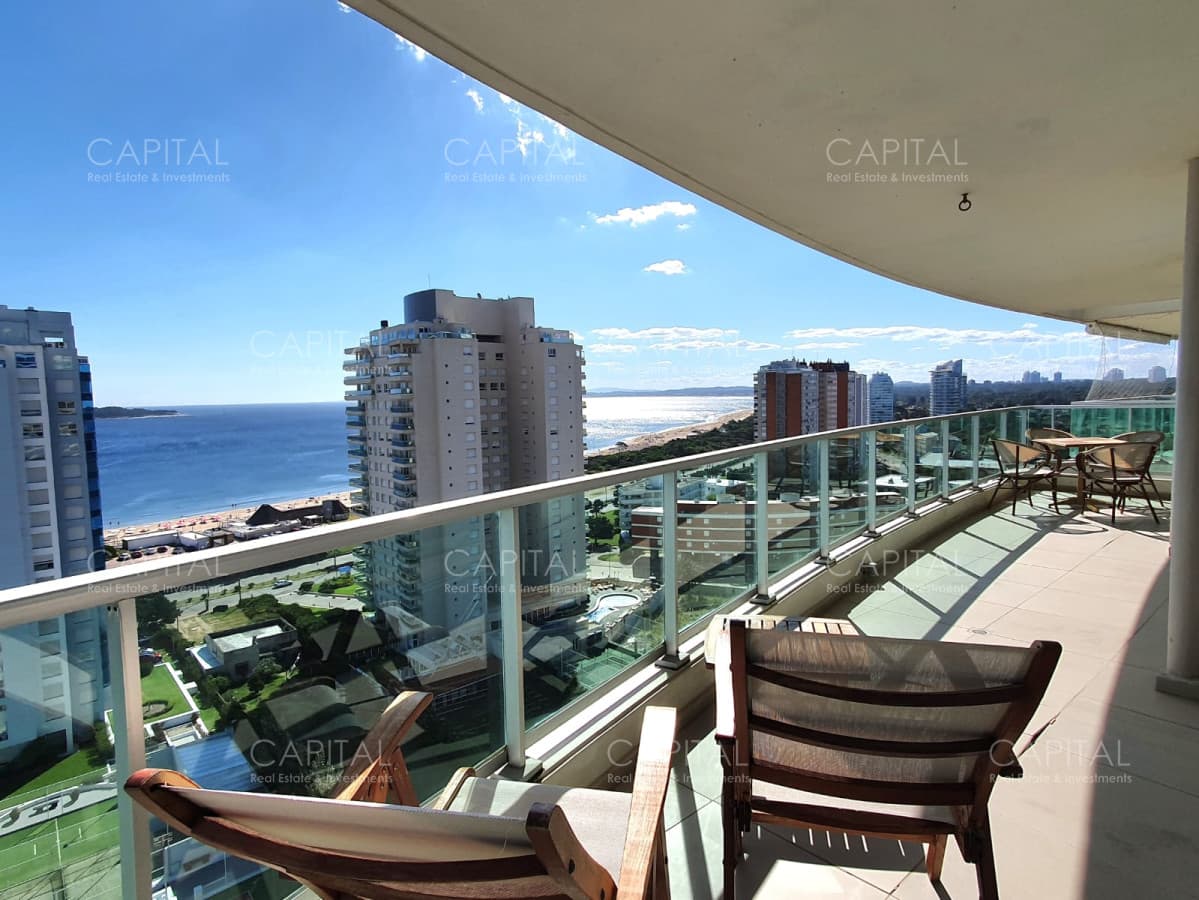 Venta departamento tres dormitorios en suite Playa Mansa Punta del Este