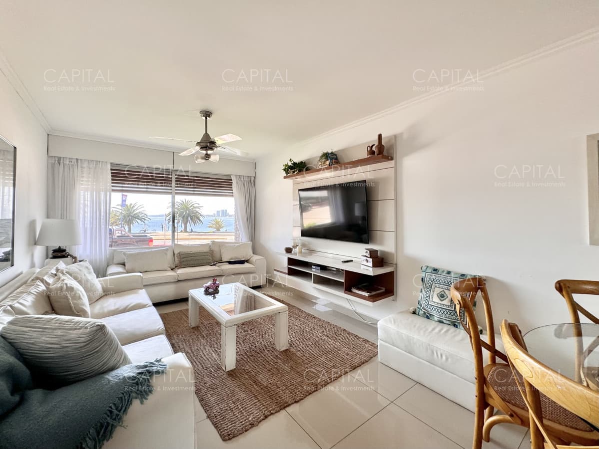 Apartamento de tres dormitorios con vista al mar, Playa Mansa, Punta del Este