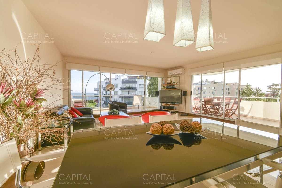 Excelente Apartamento de Tres Dormitorios frente al Mar - Punta Este