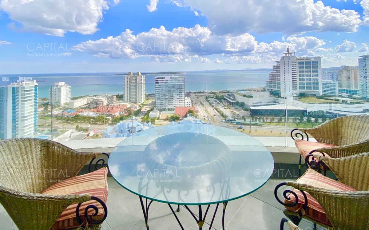 Apartamento en Venta Art Tower Tres Dormitorios en Suite