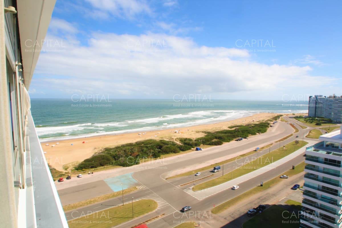 Tiburon en venta y alquiler frente a Playa Brava