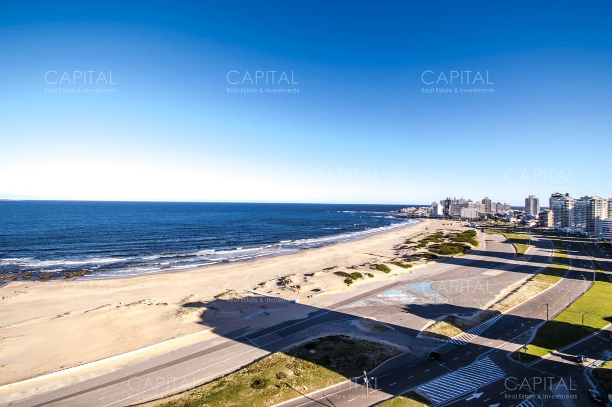 Excelente apartamento en Primera línea al mar Punta del Este