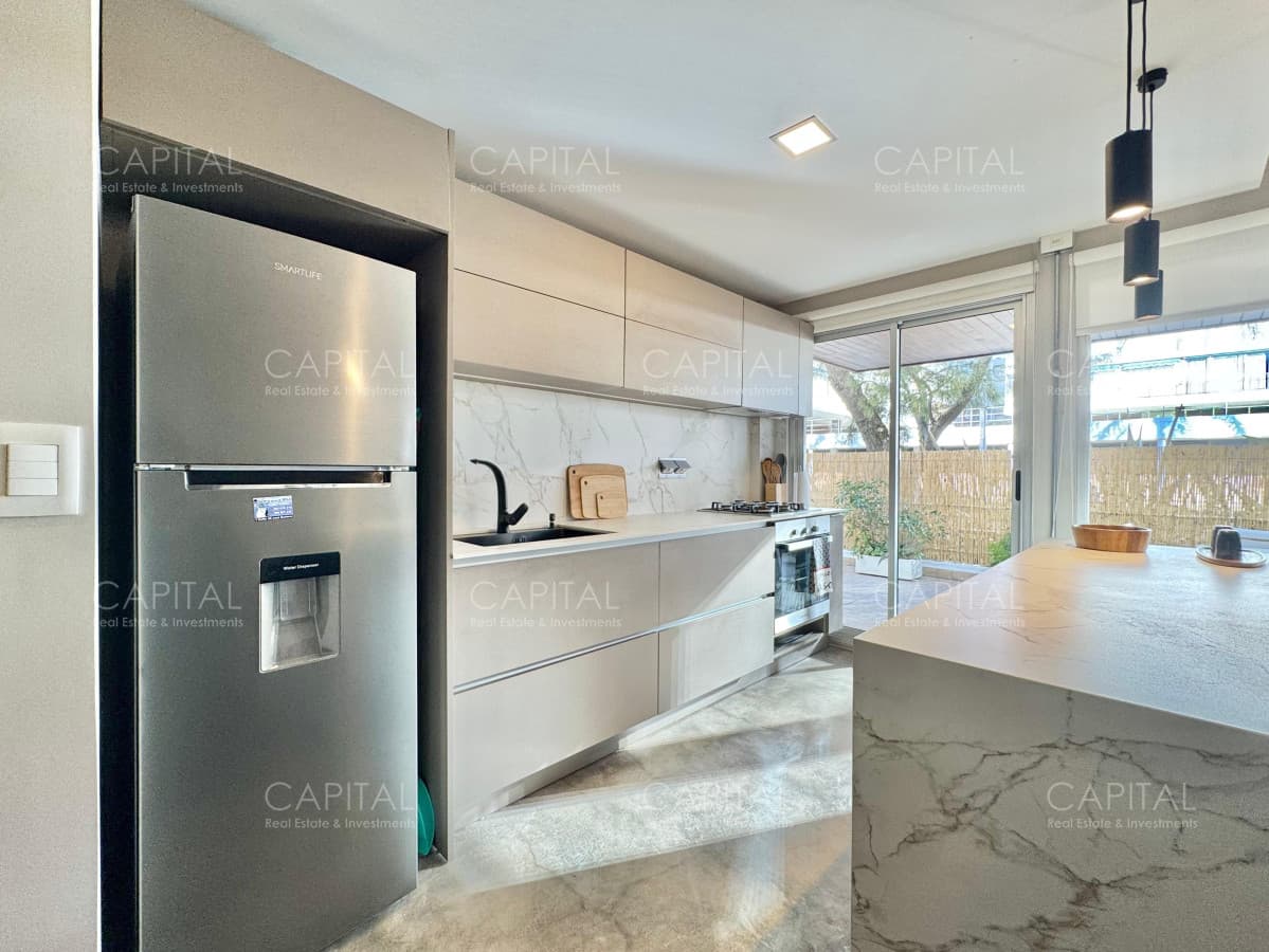 Apartamento de dos dormitorios en alquiler anual, Punta del Este.