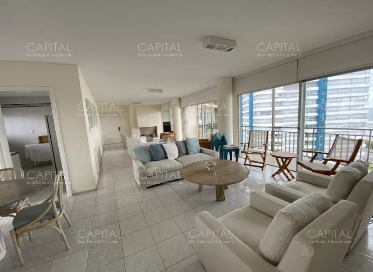 Venta de apartamento en primera fila de playa brava, Punta Del Este