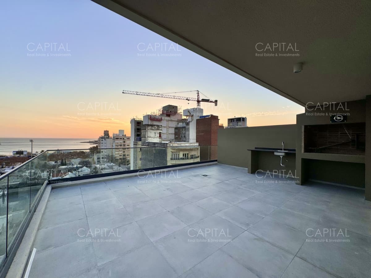 Apartamento de un dormitorio con parrillero propio y vista al mar en Parque Rodo
