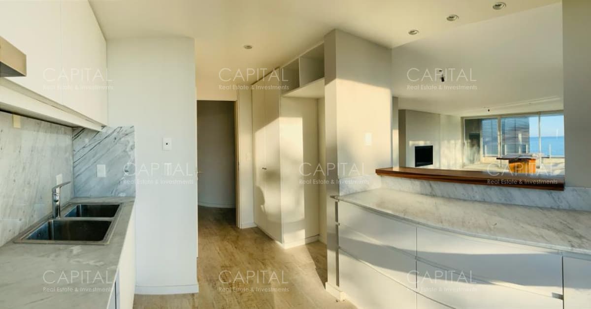 Moderno Penthouse a Estrenar de 3 Dormitorios frente a Playa Mansa - Venta