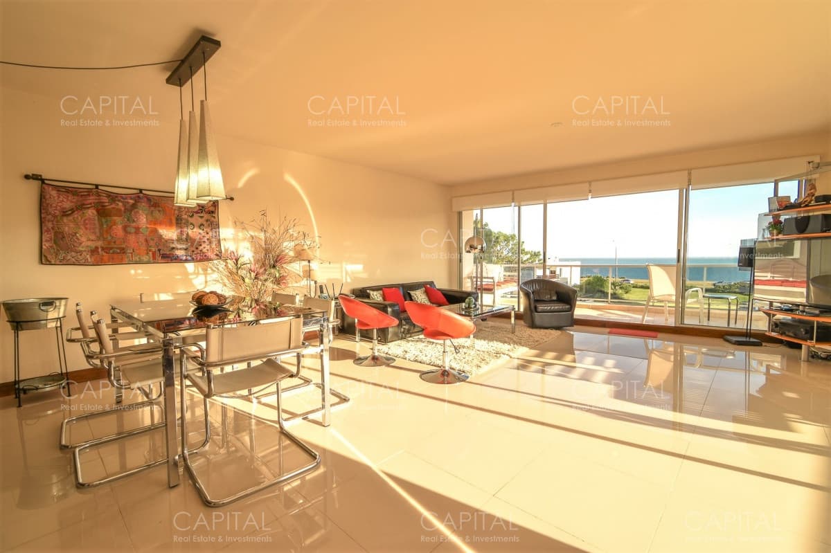 Excelente Apartamento de Tres Dormitorios frente al Mar - Punta Este