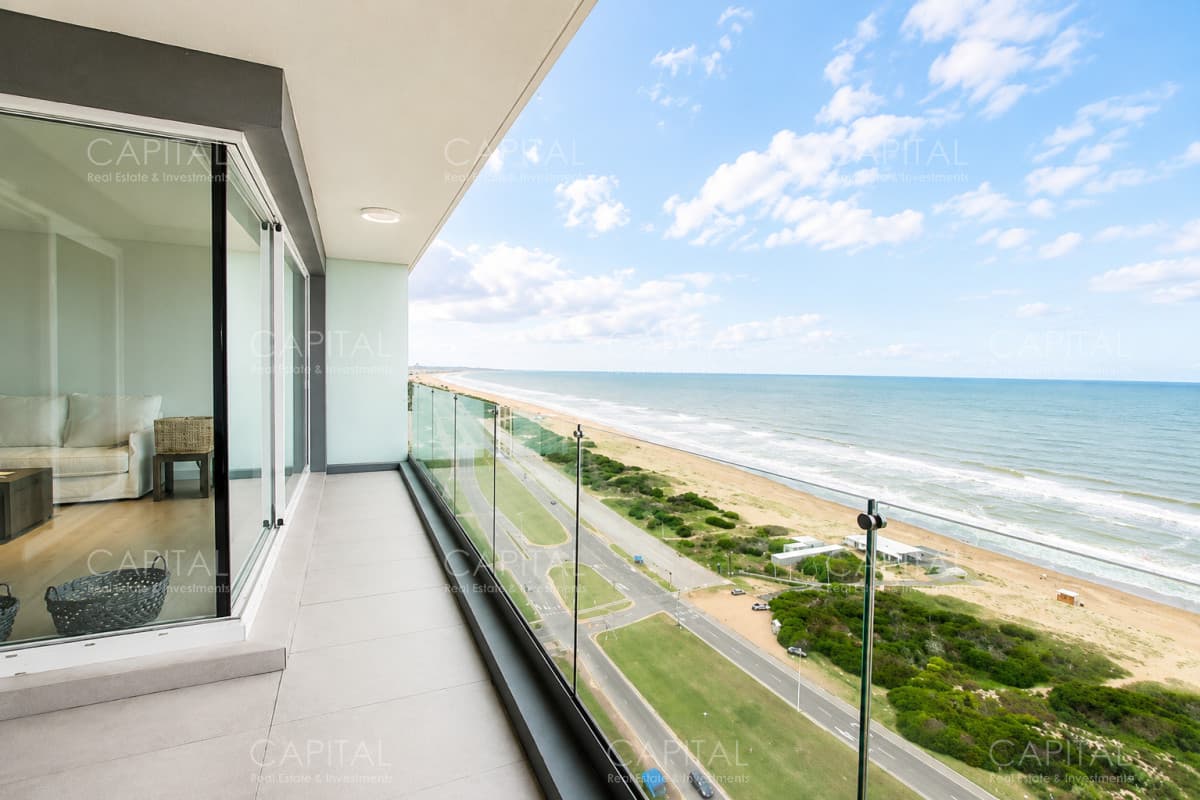 Le Parc departamento piso alto frente a Playa Brava