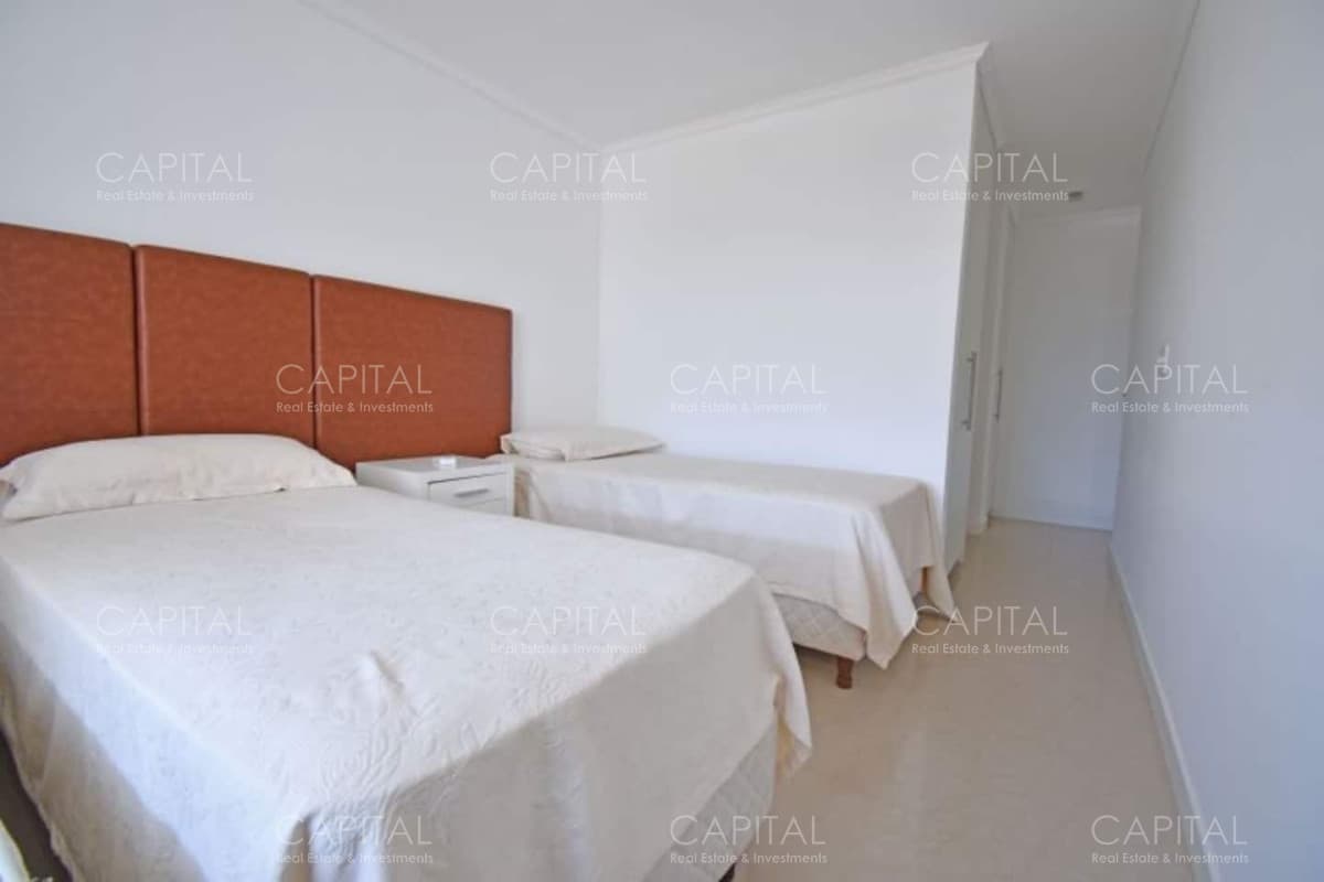 Apartamento Casino Tower en Venta de Dos dormitorios en Playa Mansa, Punta del este