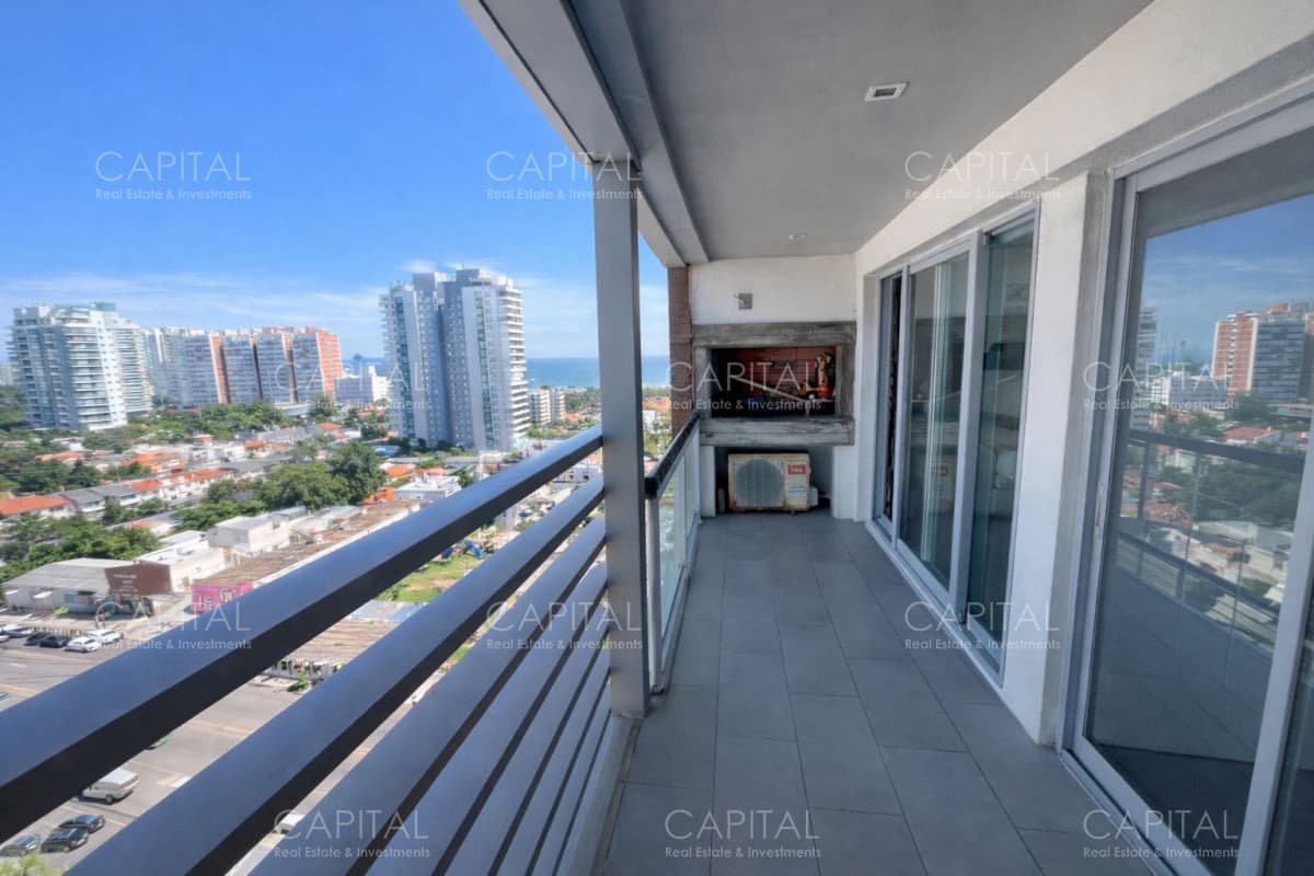 Apartamento en venta  a dos cuadras del mar con parrillero propio