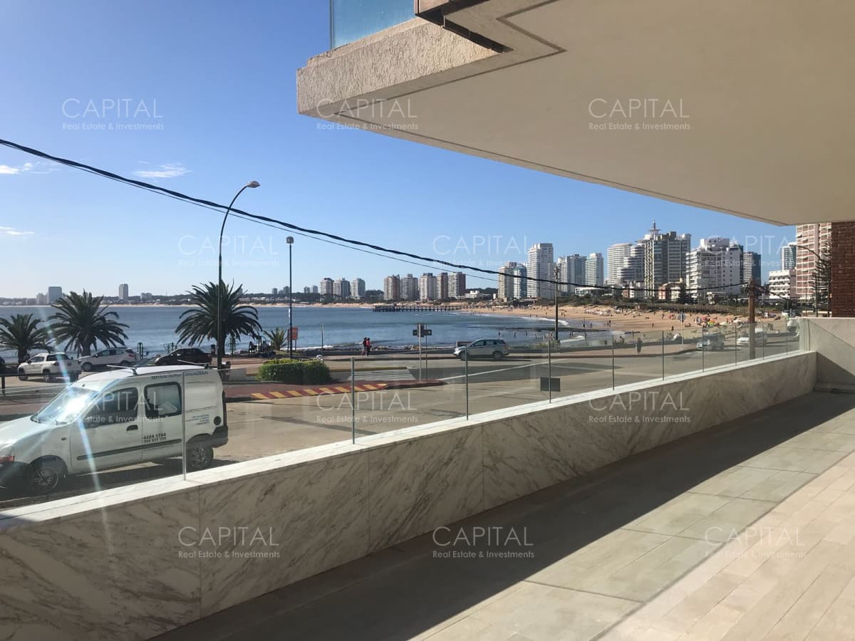 Apartamento en Venta Frente al Mar Punta del Este Cuatro dormitorios