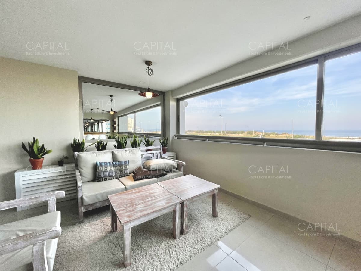 Alquiler apartamento tres dormitorios en suite en edificio de categoria playa Brava Punta del Este