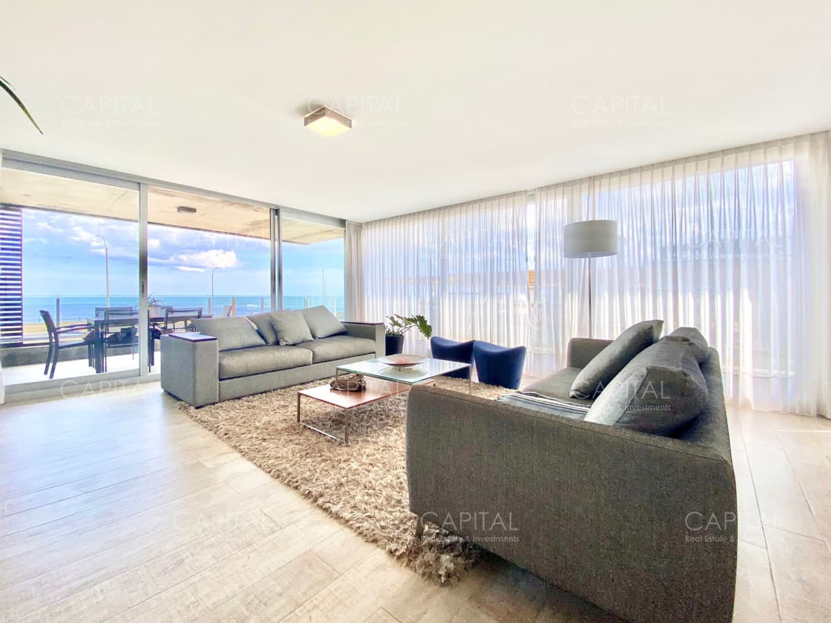 Apartamento de tres suites en Venta, Playa Mansa