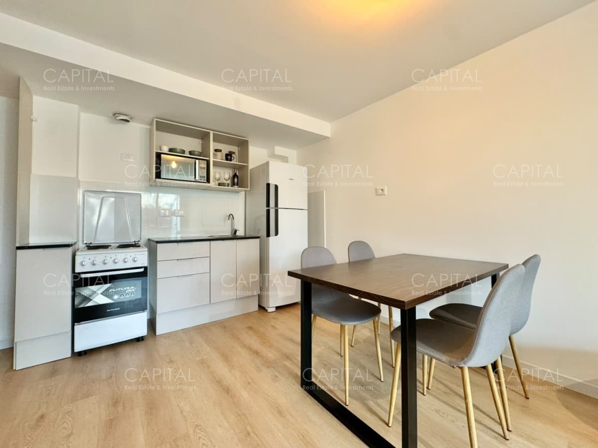 Apartamento en venta de dos dormitorios con patio a pasos de Tres Cruces