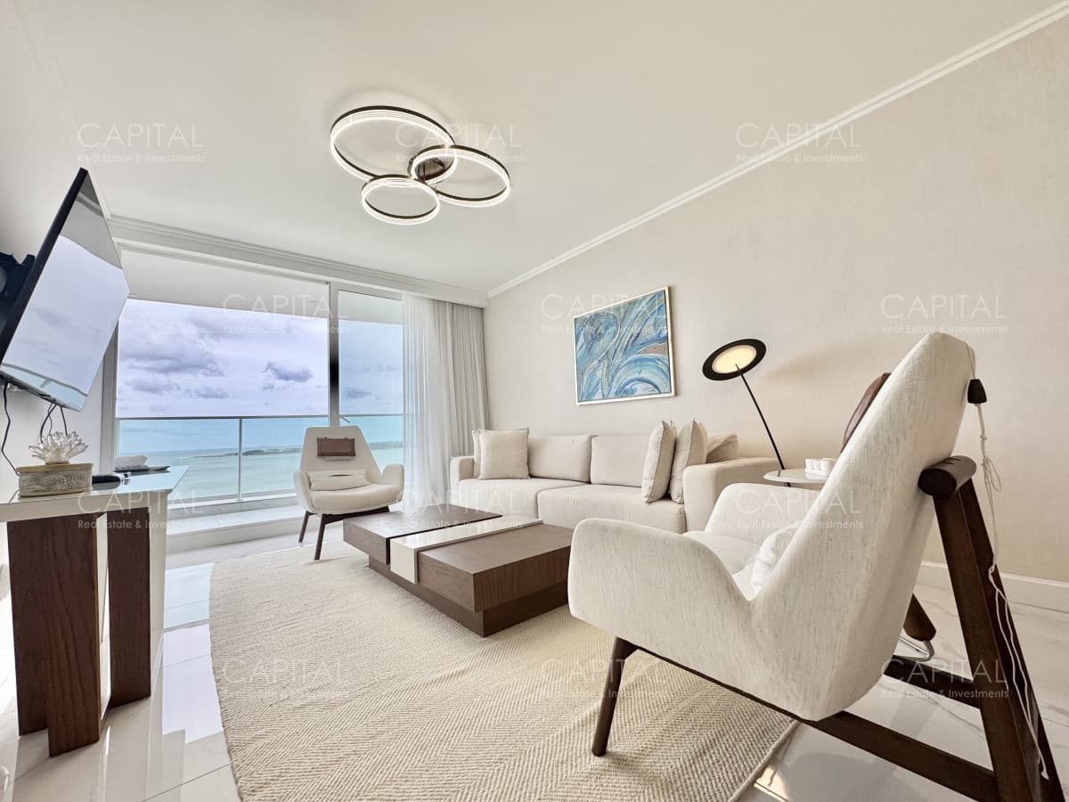 Paramount Tower Frente al Mar en Playa Mansa de tres dormitorios en venta
