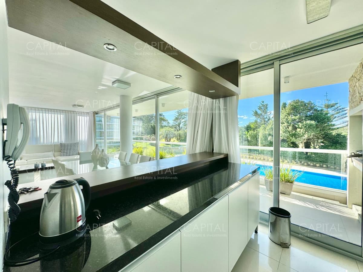 Apartamento en Playa Brava de dos dormitorios a metros del mar