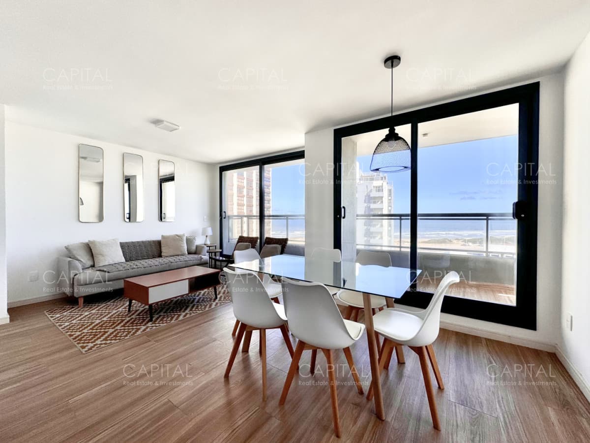 Apartamento de dos dormitorios con vista al Mar en Playa Brava, Punta del Este.