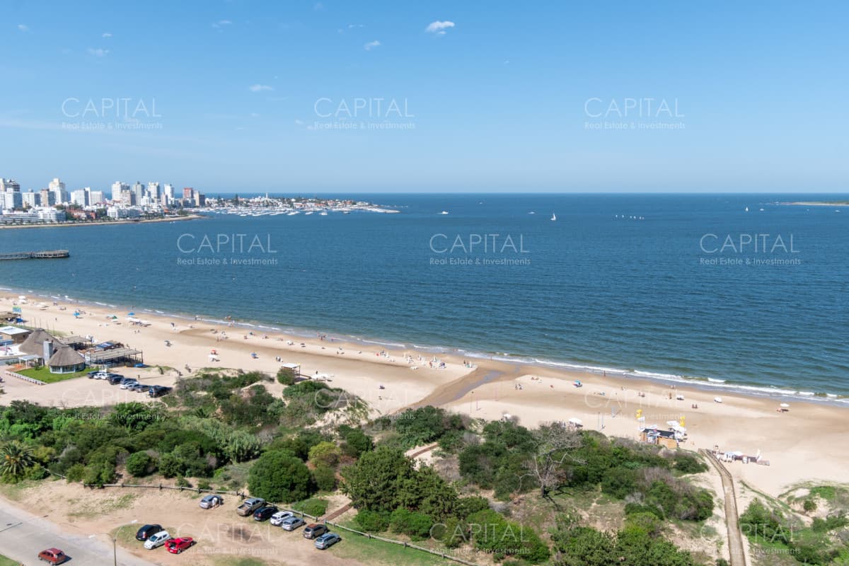 Penthouse de Cuatro Dormitorios frente al Mar - Venta Playa Mansa