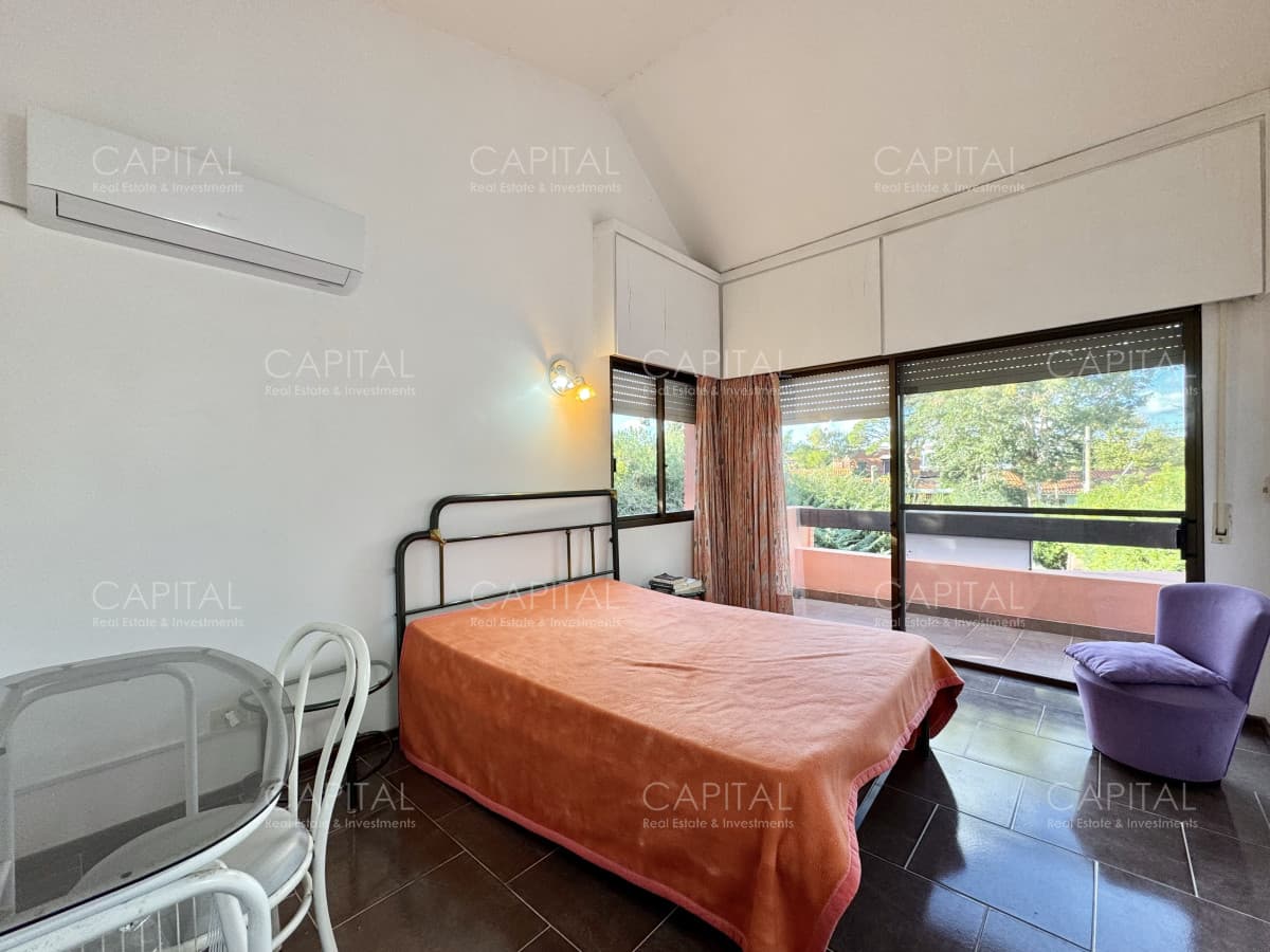 Casa en Venta de Cinco  Dormitorios en Playa MAnsa