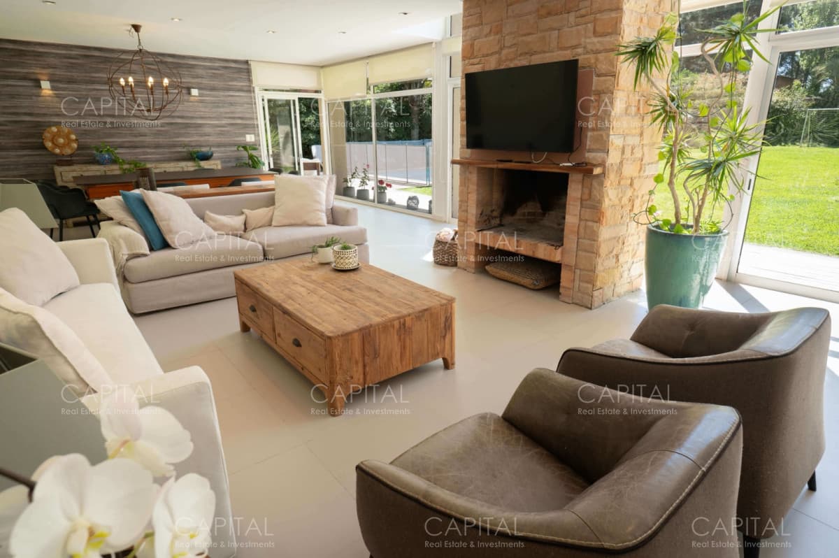 Casa en La Residence con Amplio Jardín, Piscina y Parrillero