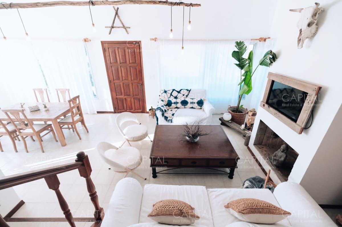 Venta casa de 5 dormitorios y piscina con vista al mar en Manantiales Chorro