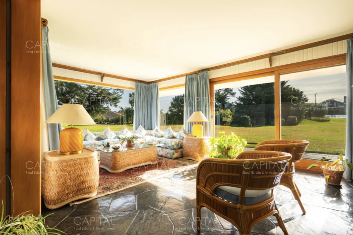 Mansion en Venta en Playa Mansa Punta del Este