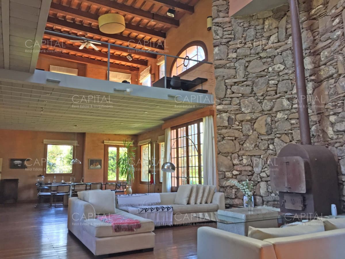 La Arbolada Barrio Privado  Casa en Venta Cinco Dormitorios Piscina