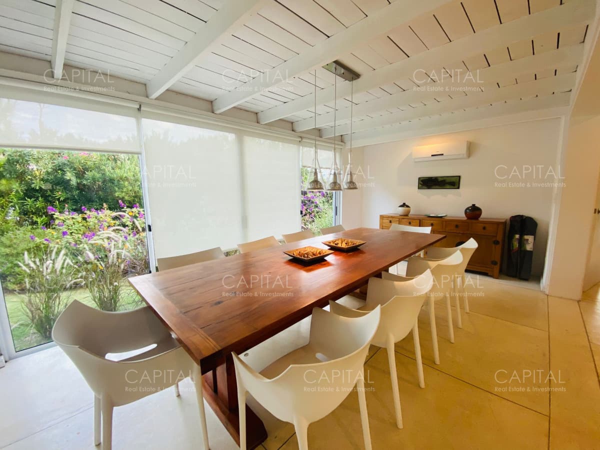 Excelente casa de Cinco Dormitorios en Laguna Blanca