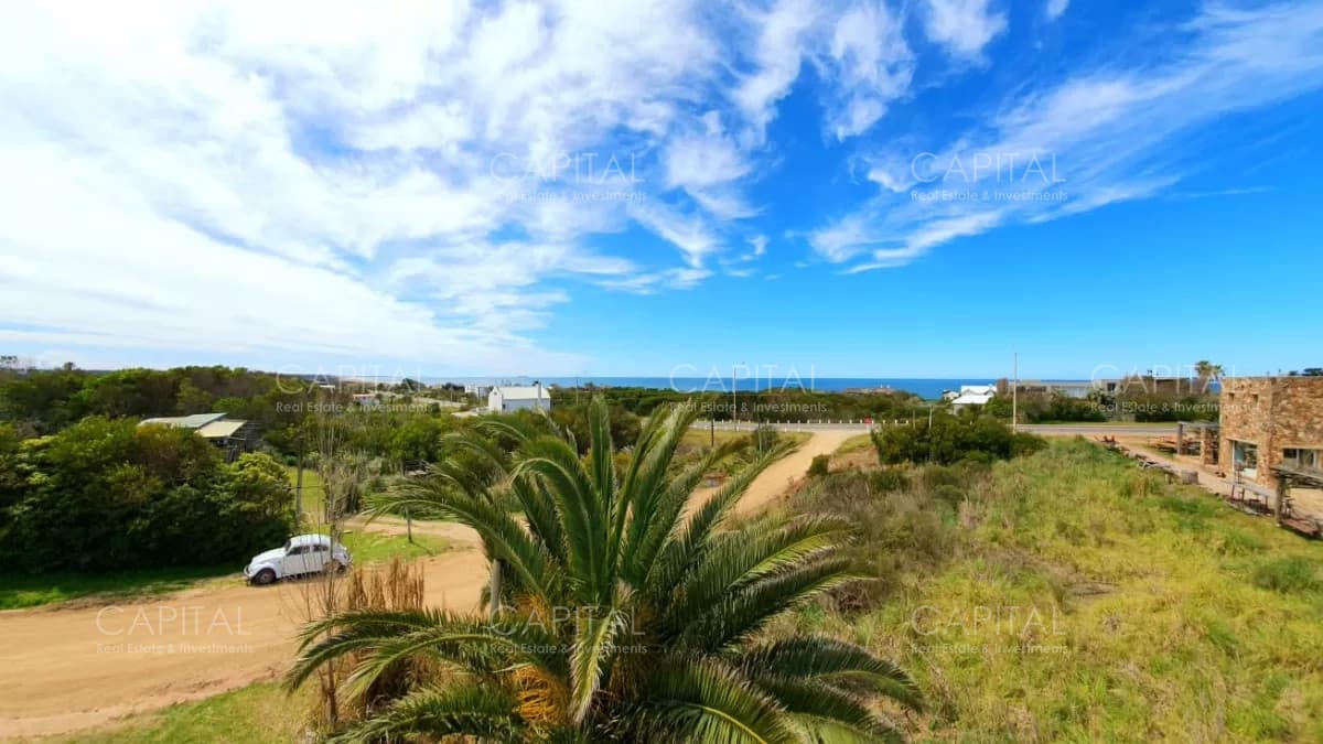 Muy linda casa en Venta mirando al Mar