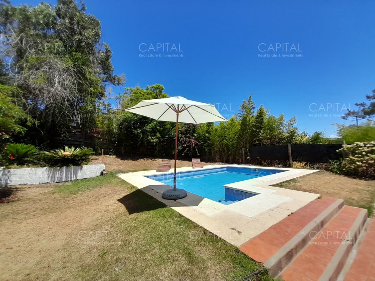 Casa de dos dormitorios con piscina y parrillero en Alquiler en Tío Tom