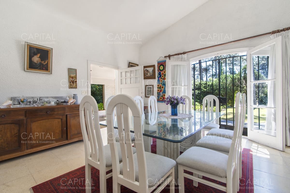 Casa en Venta en Playa Mansa con más de 3000 m2 de parque.