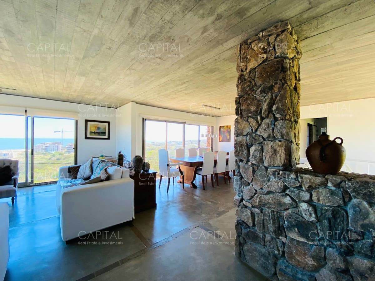Casa de cuatro dormitorios barbacoa y piscina en Venta