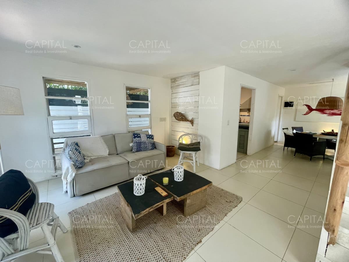 Casa con jardín en La Barra muy bien ubicada