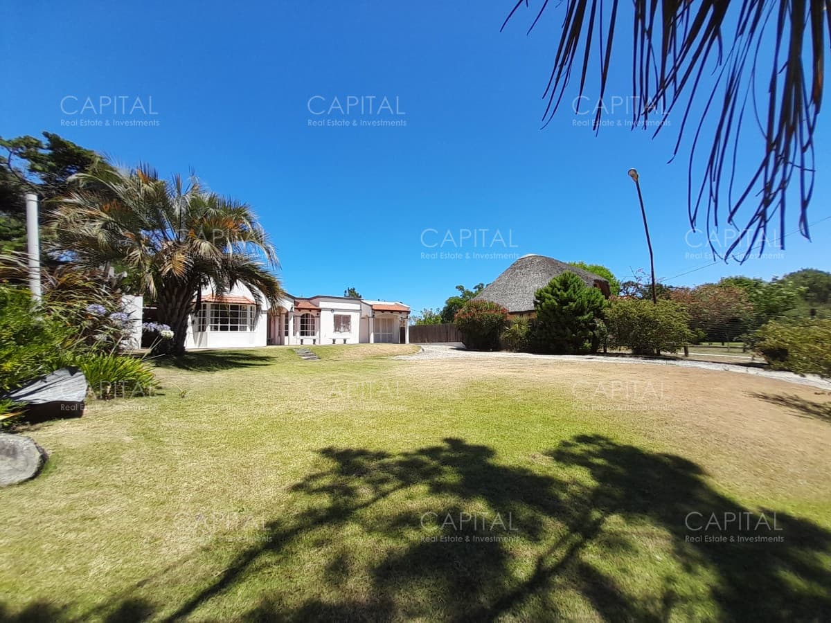 Casa de dos dormitorios con piscina y parrillero en Alquiler en Tío Tom