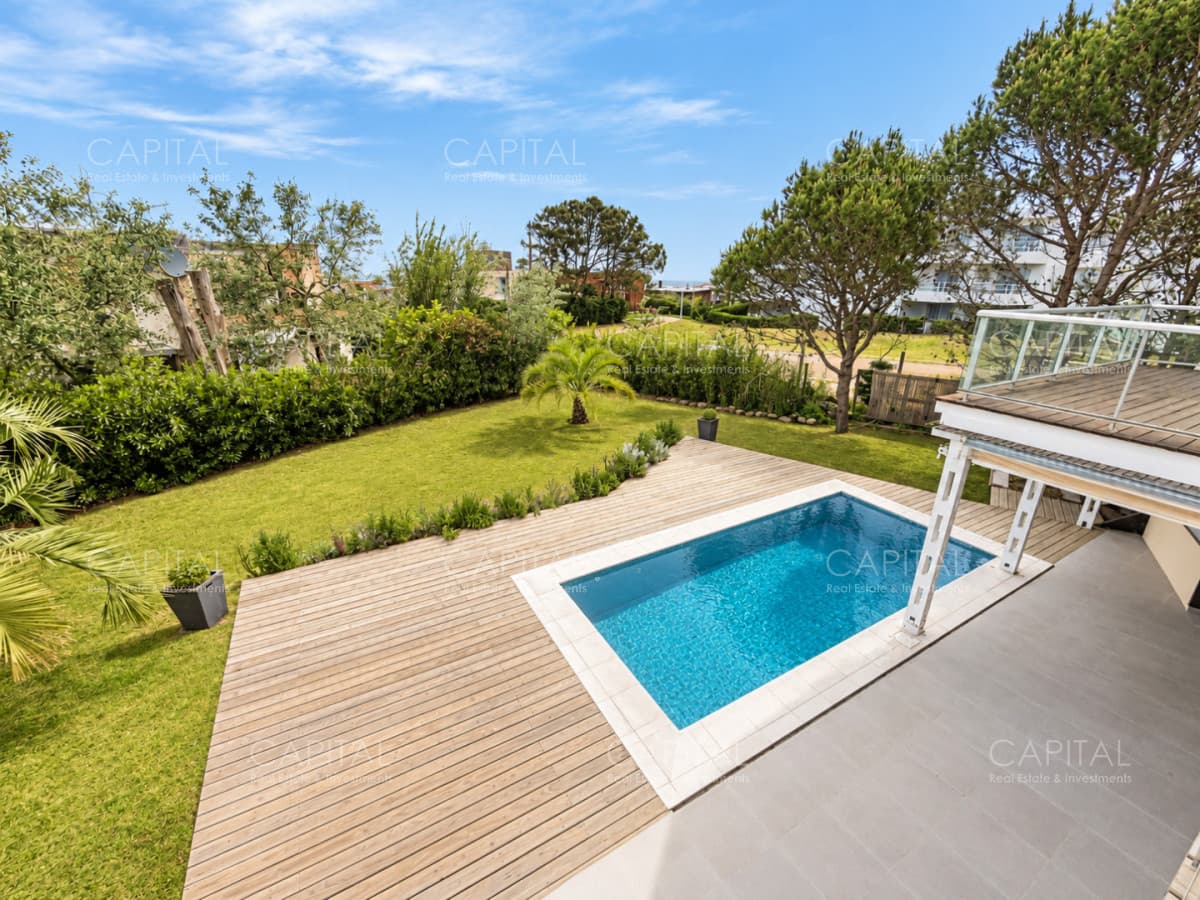 Excelente residencia en venta en barrio cerrado en Montoya a pocos metros del mar