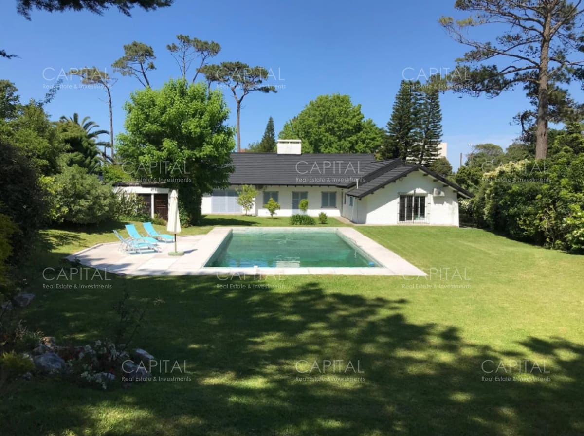 Casa en venta y Alquiler en la mejor zona de playa mansa, Punta del Este