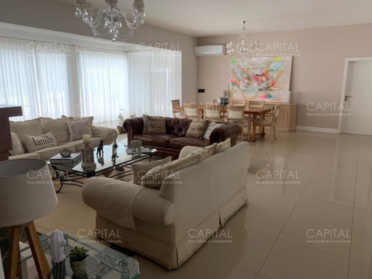 Espectacular casa de 4 Dormitorios con todas las comodidades- Venta