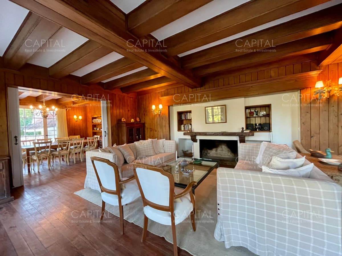 Excelente Casa de Cinco Dormitorios en Venta - Golf Punta del Este