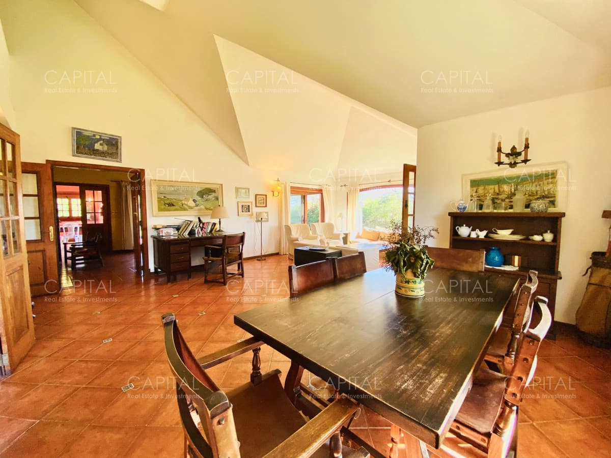 Casa Pinares con vista a la laguna en Venta