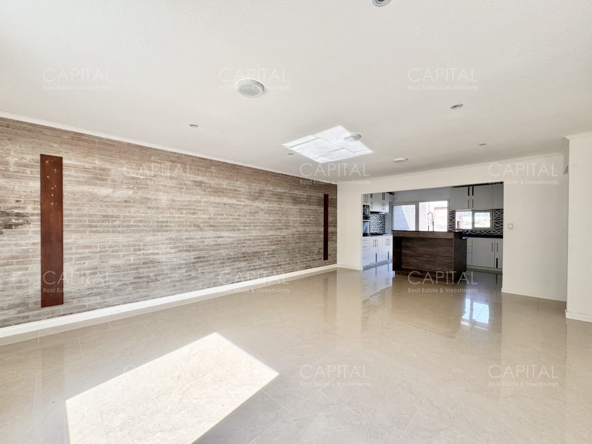 Casa de tres dormitorios en venta, Barrio Burnett