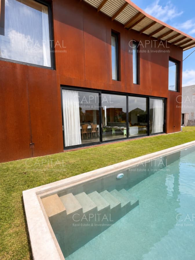 Moderna casa en venta en Punta Piedras Manantiales con vista al mar