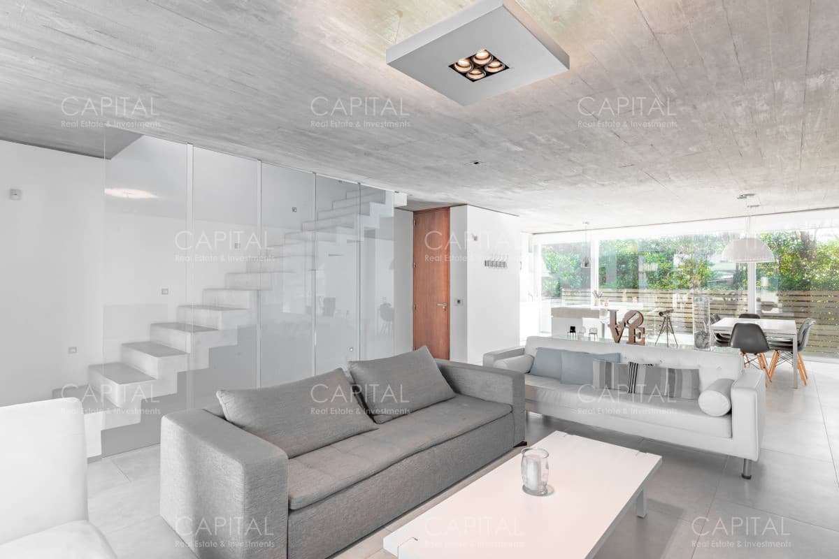 Moderna casa en venta en La Barra de la ruta al mar